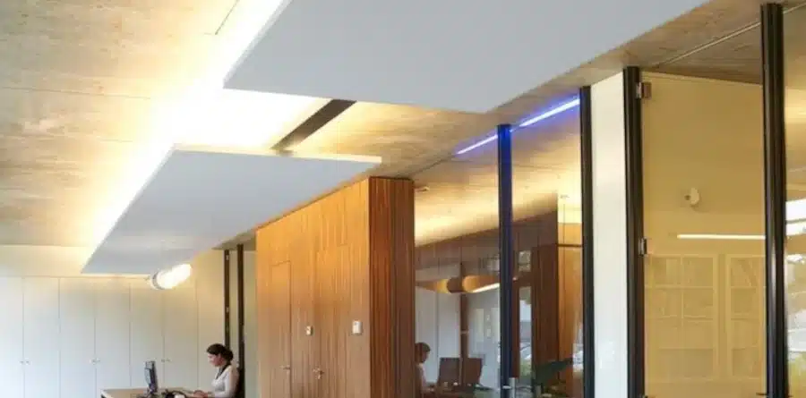 Deckensegel zur Akustikoptimierung