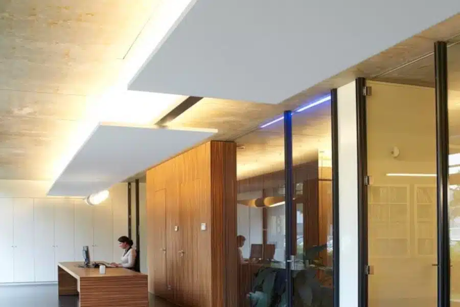 Deckensegel zur Akustikoptimierung